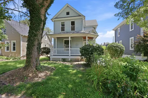 Exterior - 1810 15 St, Moline, IL 61265 photo 3 of 10