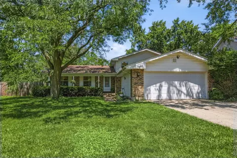 82 Sherbon Ln, Crystal Lake, IL 60014