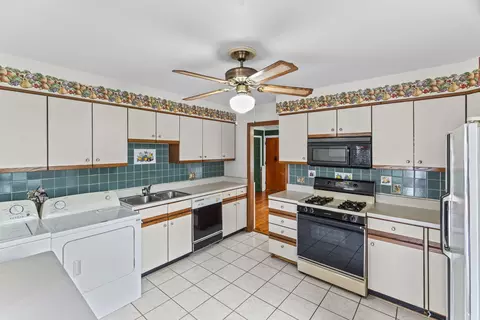 Kitchen - 2205 Bluebird Ln, Rolling Meadows, IL 60008 photo 2 of 2
