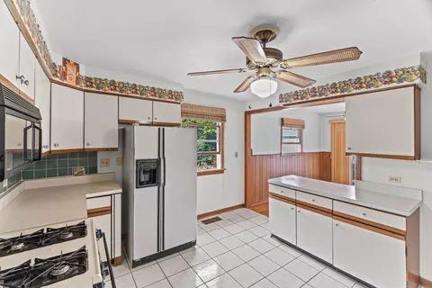 Kitchen - 2205 Bluebird Ln, Rolling Meadows, IL 60008 photo 1 of 2
