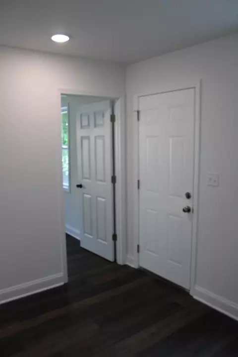 Entry Way - 1052 W 111th Pl, Chicago, IL 60643 photo 2 of 6