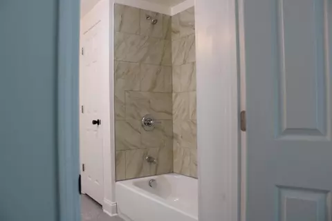 Bath - 1052 W 111th Pl, Chicago, IL 60643 photo 6 of 6