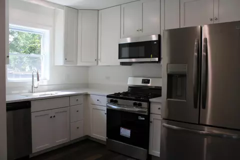 Kitchen - 1052 W 111th Pl, Chicago, IL 60643 photo 1 of 1
