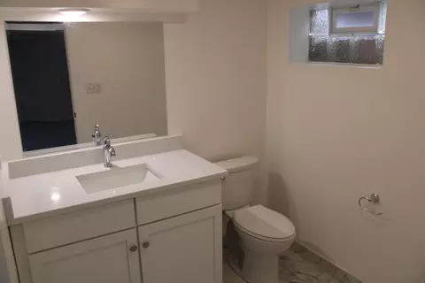 Bath - 1052 W 111th Pl, Chicago, IL 60643 photo 2 of 6