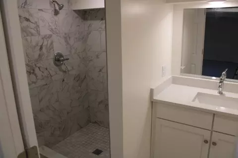 Bath - 1052 W 111th Pl, Chicago, IL 60643 photo 3 of 6