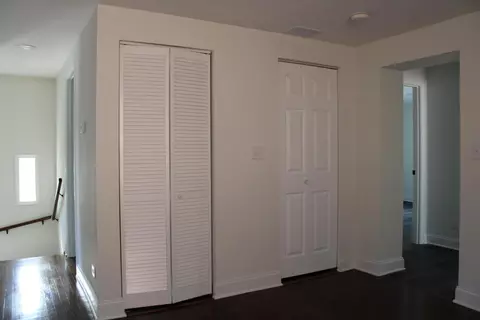 Entry Way - 1052 W 111th Pl, Chicago, IL 60643 photo 5 of 6