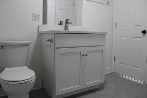 Bath - 1052 W 111th Pl, Chicago, IL 60643 photo 4 of 6