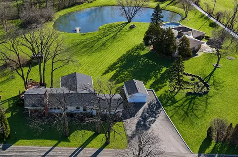 13 Riegel Oaks Ln, Homewood, IL 60430