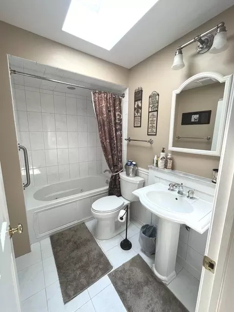 Bath - Undisclosed, Third Lake, IL 60030 photo 1 of 7