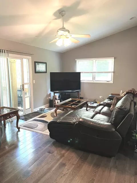 Living - Undisclosed, Third Lake, IL 60030 photo 1 of 5
