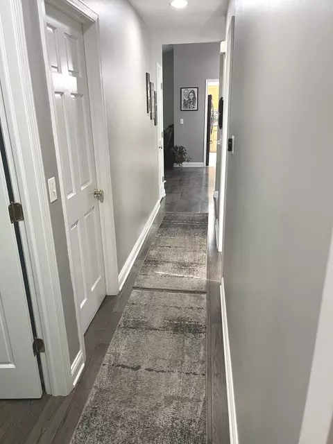 Entry Way - Undisclosed, Third Lake, IL 60030 photo 2 of 2