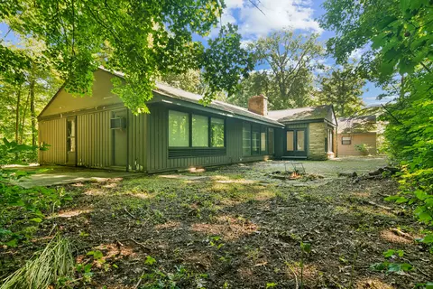 3195 Deerfield Rd, Riverwoods, IL 60015
