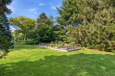 Exterior - 39 W150 Adobe Rdg, Elgin, IL 60124 photo 9 of 11