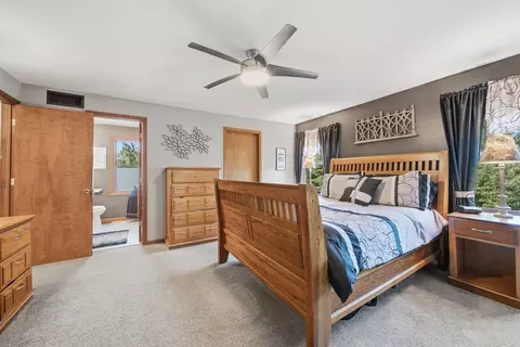 Bedroom - 39 W150 Adobe Rdg, Elgin, IL 60124 photo 2 of 4