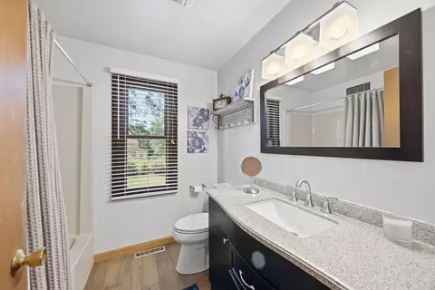 Bath - 39 W150 Adobe Rdg, Elgin, IL 60124 photo 2 of 3