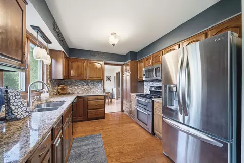 Kitchen - 39 W150 Adobe Rdg, Elgin, IL 60124 photo 3 of 4
