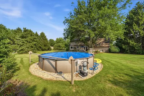 Exterior - 39 W150 Adobe Rdg, Elgin, IL 60124 photo 8 of 11