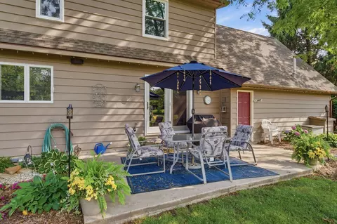 Exterior - 39 W150 Adobe Rdg, Elgin, IL 60124 photo 5 of 11