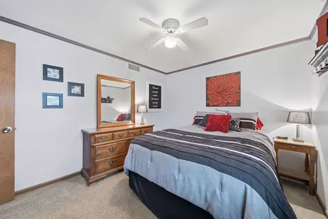 Bedroom - 39 W150 Adobe Rdg, Elgin, IL 60124 photo 3 of 4