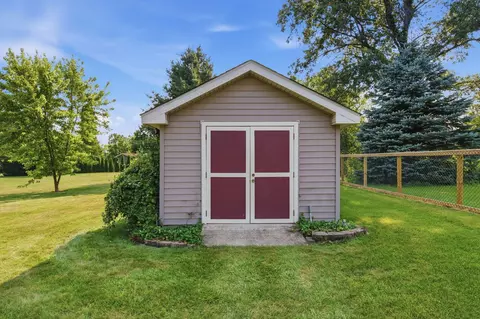 Exterior - 39 W150 Adobe Rdg, Elgin, IL 60124 photo 6 of 11