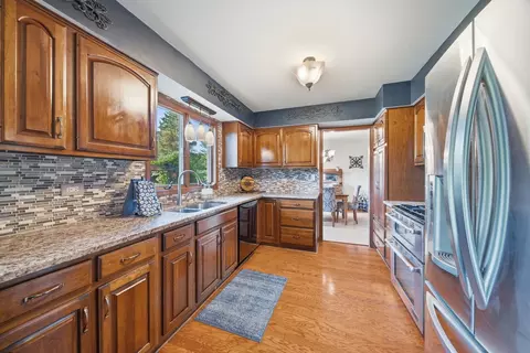 Kitchen - 39 W150 Adobe Rdg, Elgin, IL 60124 photo 2 of 4