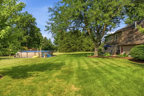 Exterior - 39 W150 Adobe Rdg, Elgin, IL 60124 photo 7 of 11