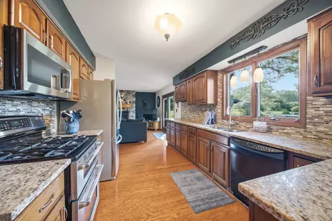 Kitchen - 39 W150 Adobe Rdg, Elgin, IL 60124 photo 1 of 4