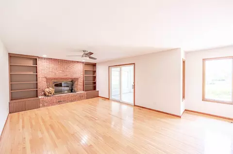 Living - 732 Jamestowne Rd, Sleepy Hollow, IL 60118 photo 4 of 4