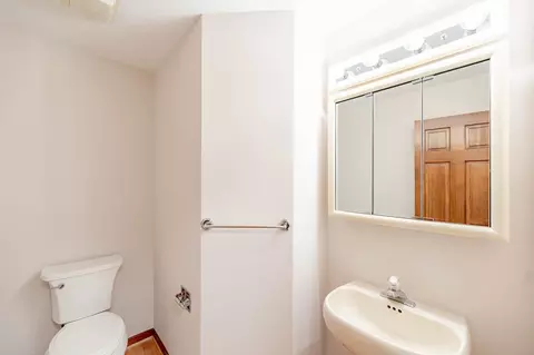 Bath - 732 Jamestowne Rd, Sleepy Hollow, IL 60118 photo 1 of 4