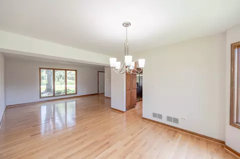Living - 732 Jamestowne Rd, Sleepy Hollow, IL 60118 photo 3 of 4