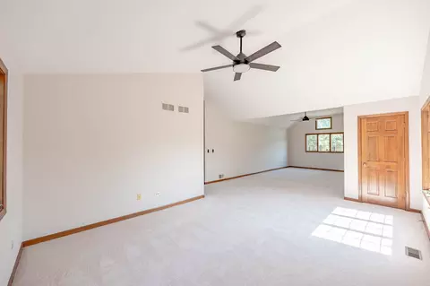 Bedroom - 732 Jamestowne Rd, Sleepy Hollow, IL 60118 photo 1 of 4