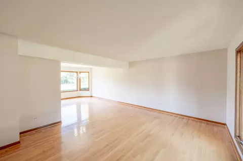 Living - 732 Jamestowne Rd, Sleepy Hollow, IL 60118 photo 2 of 4