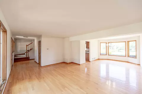 Living - 732 Jamestowne Rd, Sleepy Hollow, IL 60118 photo 1 of 4