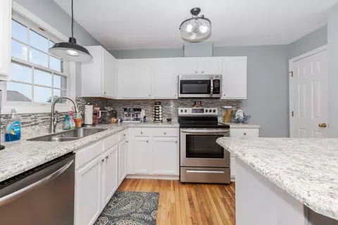 Kitchen - 1114 Drayton St, Normal, IL 61761 photo 4 of 5