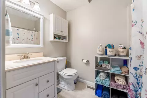 Bath - Undisclosed, Bloomington, IL 61701 photo 1 of 3