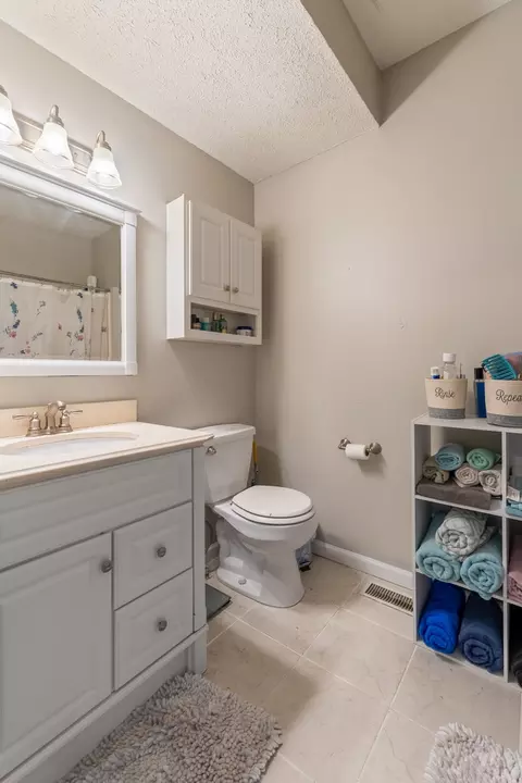 Bath - Undisclosed, Bloomington, IL 61701 photo 2 of 3