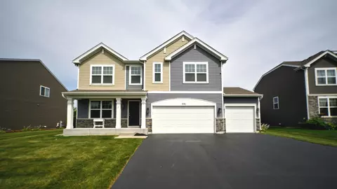 936 Wildwood Dr, Pingree Grove, IL 60140