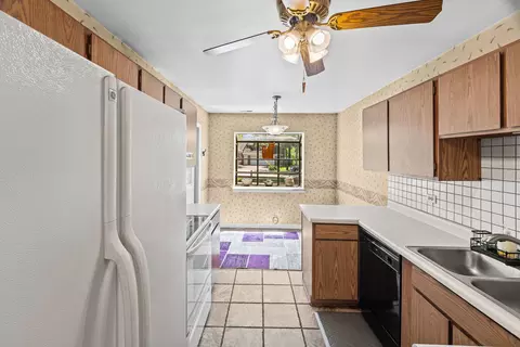 196 Grove Ave #B, Des Plaines, IL 60016 photo 11