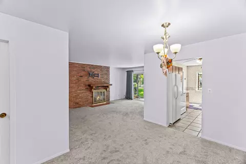 196 Grove Ave #B, Des Plaines, IL 60016 photo 8