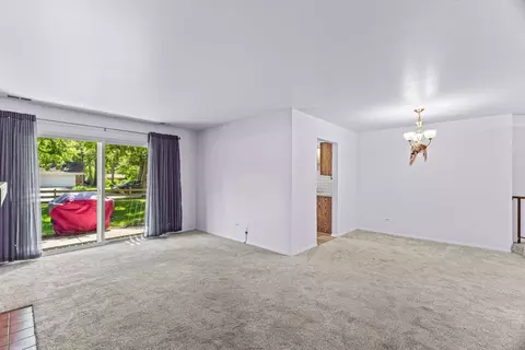 196 Grove Ave #B, Des Plaines, IL 60016 photo 9