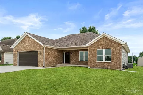 720 Bender St, Sandwich, IL 60548 photo 2