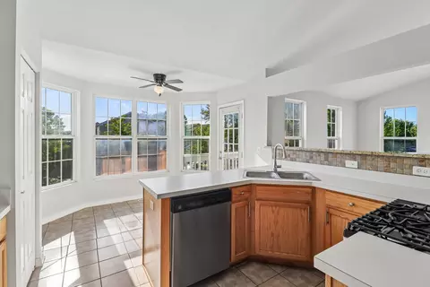Kitchen - 641 Serendipity Dr, Aurora, IL 60504 photo 4 of 6