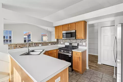 Kitchen - 641 Serendipity Dr, Aurora, IL 60504 photo 6 of 6