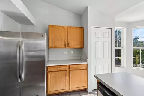 Kitchen - 641 Serendipity Dr, Aurora, IL 60504 photo 5 of 6