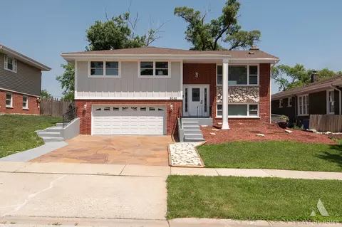 9050 W 93rd St, Hickory Hills, IL 60457