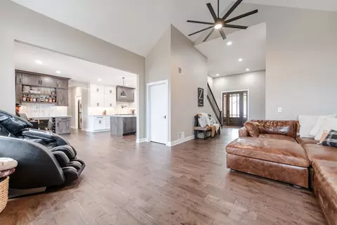 Entry Way - 732 Edgewater Dr, Morris, IL 60450 photo 2 of 3