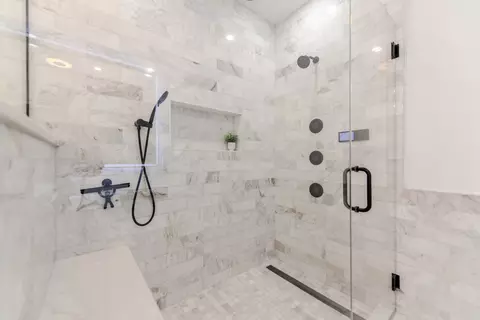 Bath - 732 Edgewater Dr, Morris, IL 60450 photo 7 of 9