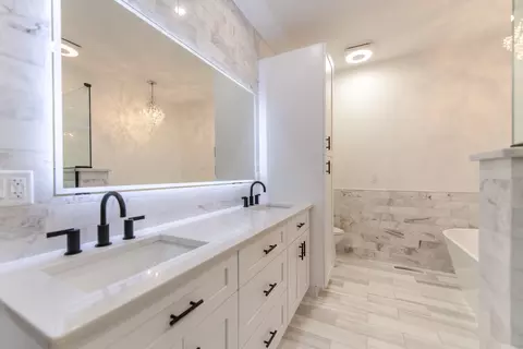 Bath - 732 Edgewater Dr, Morris, IL 60450 photo 6 of 9