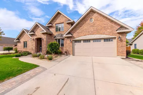 Exterior - 732 Edgewater Dr, Morris, IL 60450 photo 2 of 14