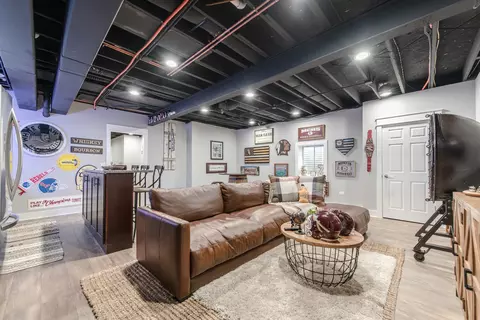 Living - 732 Edgewater Dr, Morris, IL 60450 photo 2 of 2